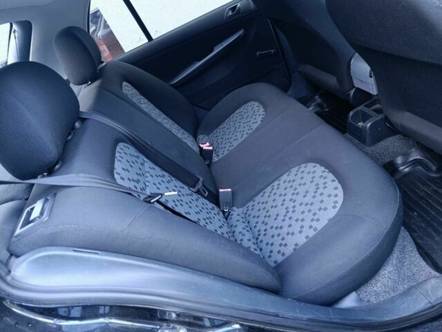 Черный Шкода Фабия, объемом двигателя 1.2 л и пробегом 277 тыс. км за 3500 $, фото 5 на Automoto.ua