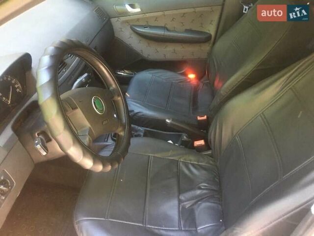 Черный Шкода Фабия, объемом двигателя 1.2 л и пробегом 201 тыс. км за 4500 $, фото 7 на Automoto.ua