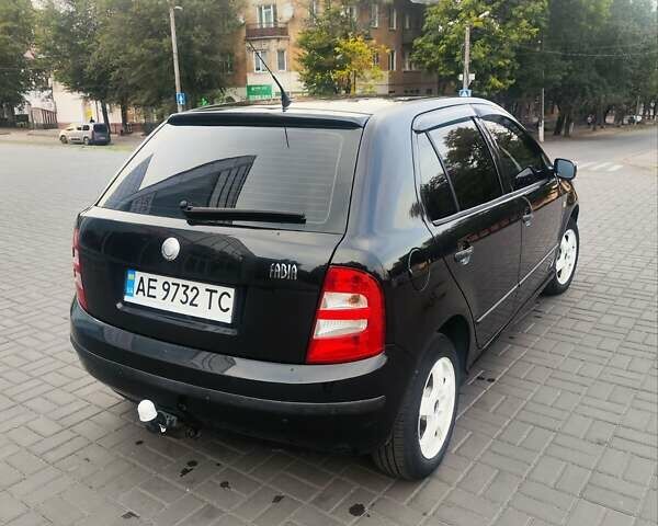 Черный Шкода Фабия, объемом двигателя 1.39 л и пробегом 280 тыс. км за 4600 $, фото 1 на Automoto.ua