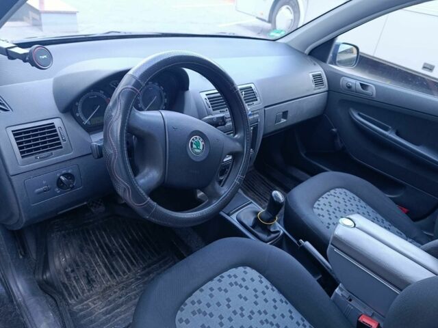 Черный Шкода Фабия, объемом двигателя 1.2 л и пробегом 277 тыс. км за 3500 $, фото 2 на Automoto.ua