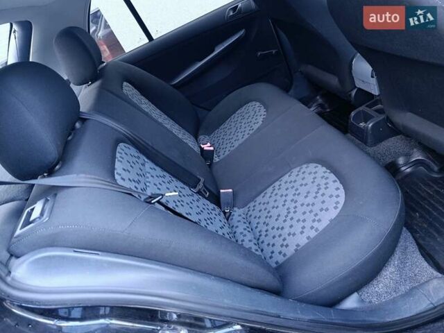 Черный Шкода Фабия, объемом двигателя 1.2 л и пробегом 277 тыс. км за 3500 $, фото 4 на Automoto.ua