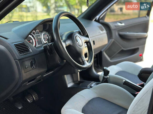 Черный Шкода Фабия, объемом двигателя 1.9 л и пробегом 265 тыс. км за 6599 $, фото 10 на Automoto.ua