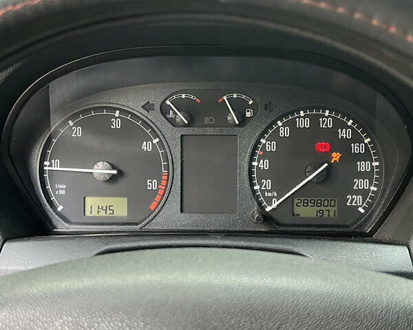 Черный Шкода Фабия, объемом двигателя 1.9 л и пробегом 290 тыс. км за 3300 $, фото 11 на Automoto.ua