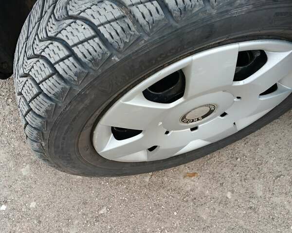 Черный Шкода Фабия, объемом двигателя 1.39 л и пробегом 229 тыс. км за 4350 $, фото 16 на Automoto.ua