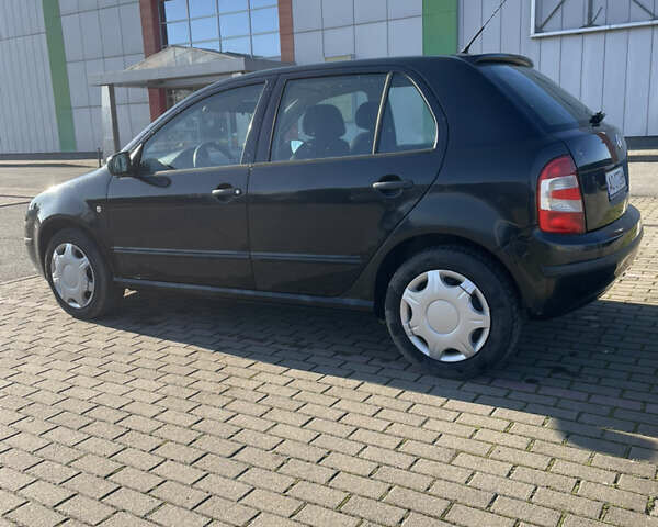 Черный Шкода Фабия, объемом двигателя 1.2 л и пробегом 300 тыс. км за 3500 $, фото 4 на Automoto.ua