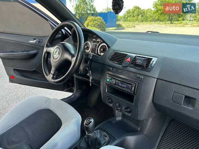 Черный Шкода Фабия, объемом двигателя 1.9 л и пробегом 265 тыс. км за 6599 $, фото 24 на Automoto.ua