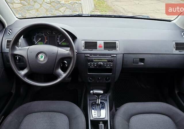 Черный Шкода Фабия, объемом двигателя 1.39 л и пробегом 173 тыс. км за 5799 $, фото 1 на Automoto.ua