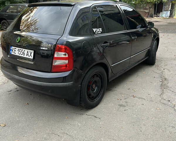 Черный Шкода Фабия, объемом двигателя 1.9 л и пробегом 290 тыс. км за 3300 $, фото 4 на Automoto.ua