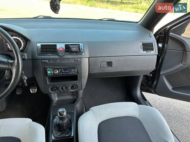 Черный Шкода Фабия, объемом двигателя 1.9 л и пробегом 265 тыс. км за 6599 $, фото 27 на Automoto.ua