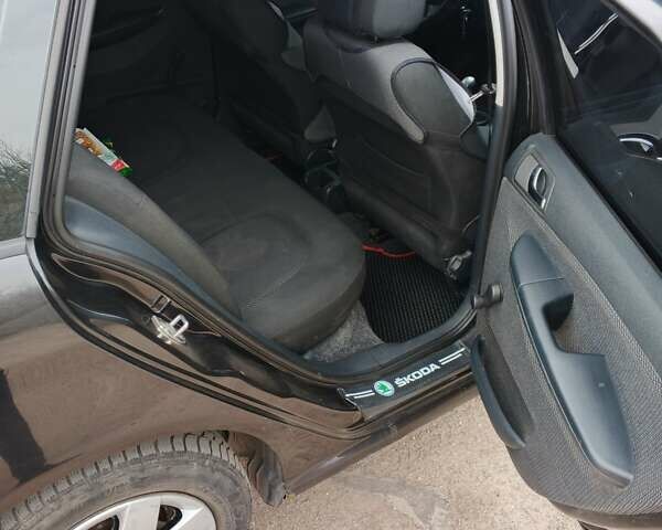 Черный Шкода Фабия, объемом двигателя 1.39 л и пробегом 229 тыс. км за 4350 $, фото 11 на Automoto.ua