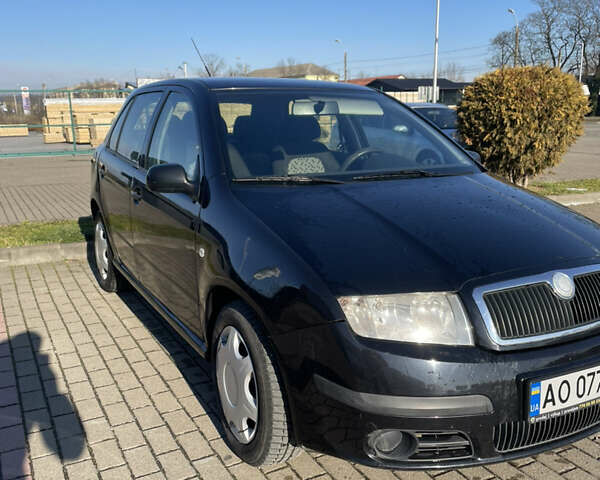 Черный Шкода Фабия, объемом двигателя 1.2 л и пробегом 300 тыс. км за 3500 $, фото 3 на Automoto.ua