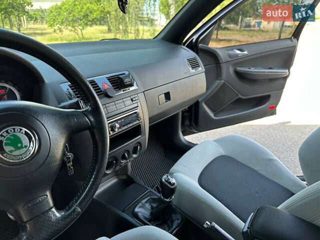 Черный Шкода Фабия, объемом двигателя 1.9 л и пробегом 265 тыс. км за 6599 $, фото 13 на Automoto.ua