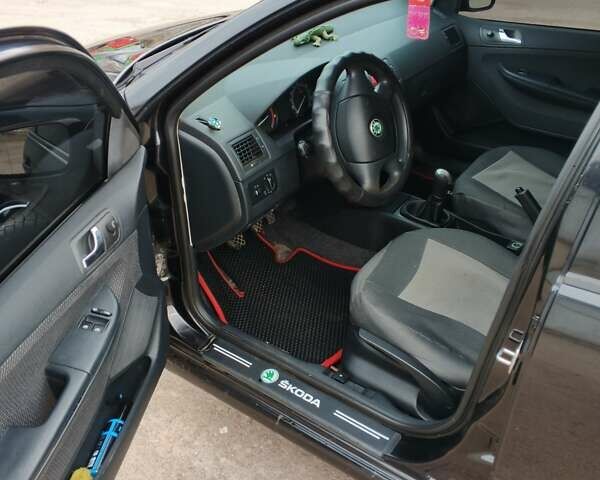 Черный Шкода Фабия, объемом двигателя 1.39 л и пробегом 229 тыс. км за 4350 $, фото 14 на Automoto.ua