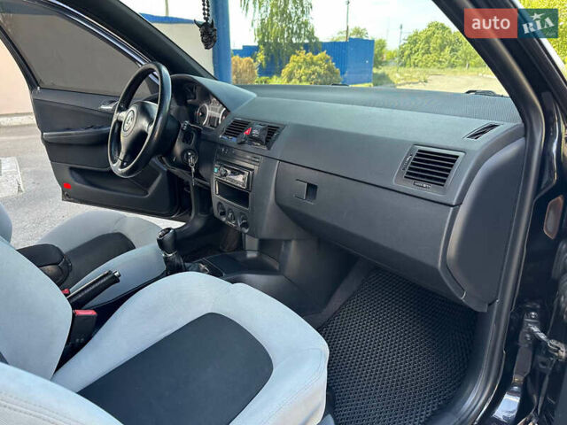 Черный Шкода Фабия, объемом двигателя 1.9 л и пробегом 265 тыс. км за 6599 $, фото 23 на Automoto.ua