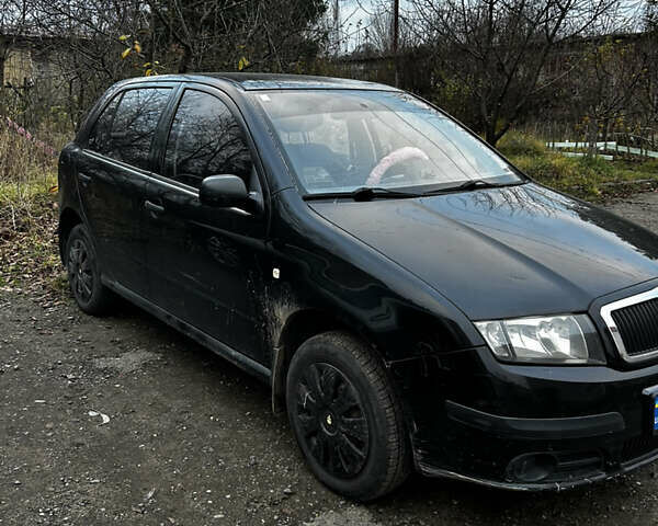 Черный Шкода Фабия, объемом двигателя 1.2 л и пробегом 204 тыс. км за 2750 $, фото 1 на Automoto.ua