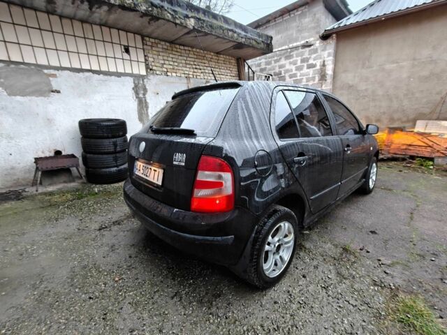 Черный Шкода Фабия, объемом двигателя 1.2 л и пробегом 315 тыс. км за 3300 $, фото 1 на Automoto.ua