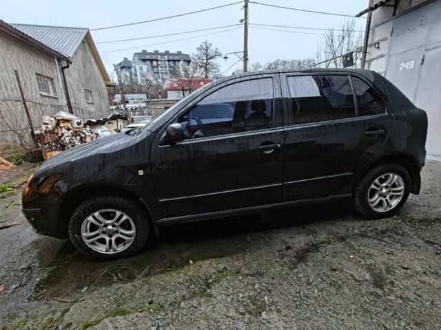 Черный Шкода Фабия, объемом двигателя 1.2 л и пробегом 315 тыс. км за 3300 $, фото 6 на Automoto.ua