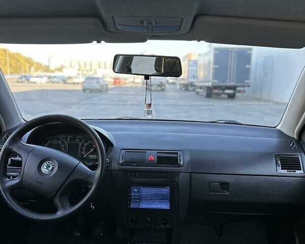 Черный Шкода Фабия, объемом двигателя 1.2 л и пробегом 220 тыс. км за 2999 $, фото 12 на Automoto.ua