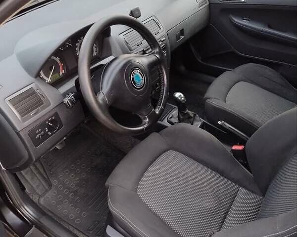 Черный Шкода Фабия, объемом двигателя 1.39 л и пробегом 177 тыс. км за 3900 $, фото 7 на Automoto.ua