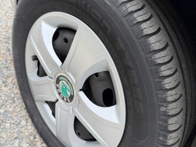 Черный Шкода Фабия, объемом двигателя 1.2 л и пробегом 175 тыс. км за 3950 $, фото 11 на Automoto.ua