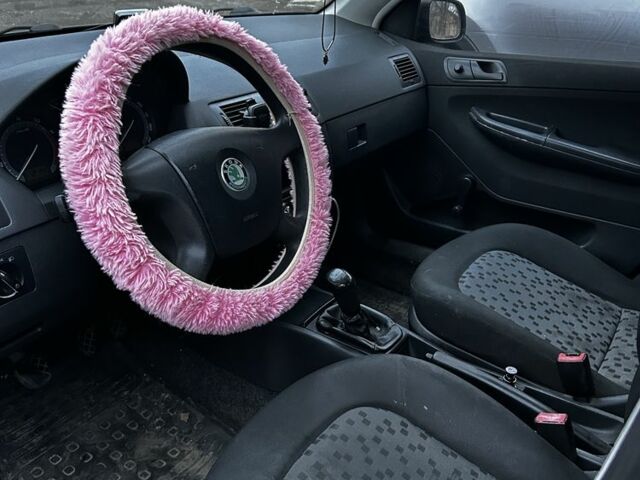 Черный Шкода Фабия, объемом двигателя 1.2 л и пробегом 204 тыс. км за 2750 $, фото 3 на Automoto.ua