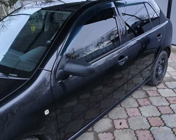 Черный Шкода Фабия, объемом двигателя 1.2 л и пробегом 313 тыс. км за 2700 $, фото 2 на Automoto.ua