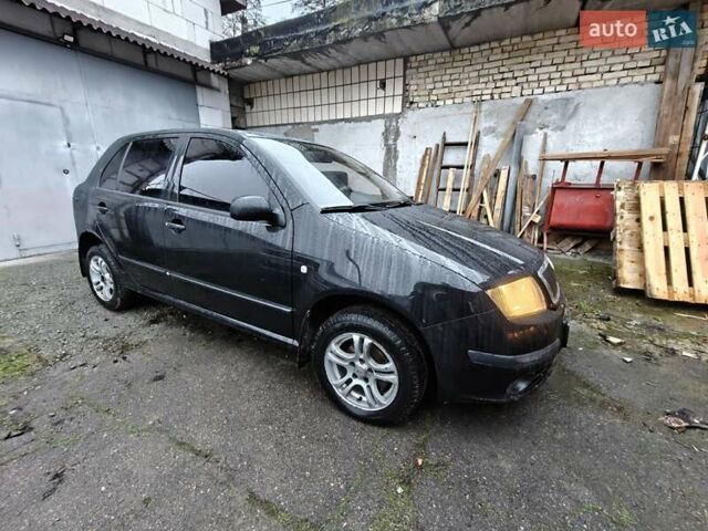 Черный Шкода Фабия, объемом двигателя 1.2 л и пробегом 315 тыс. км за 3400 $, фото 4 на Automoto.ua