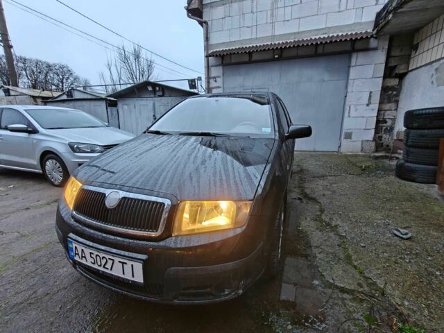 Черный Шкода Фабия, объемом двигателя 1.2 л и пробегом 315 тыс. км за 3300 $, фото 5 на Automoto.ua