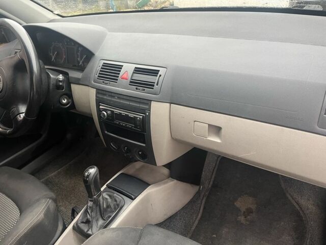 Черный Шкода Фабия, объемом двигателя 1 л и пробегом 2 тыс. км за 1900 $, фото 6 на Automoto.ua