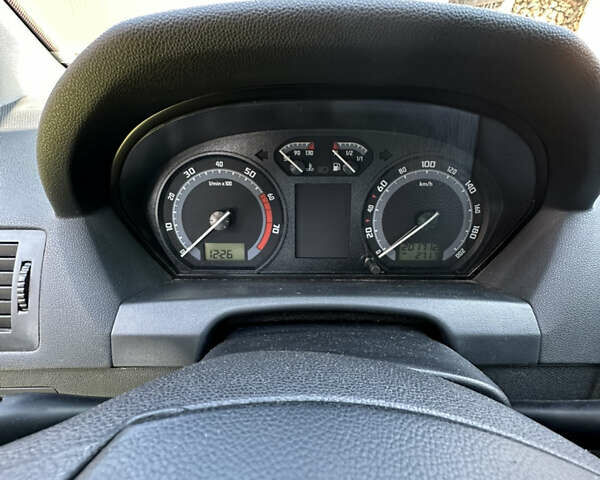 Чорний Шкода Фабія, об'ємом двигуна 1.4 л та пробігом 300 тис. км за 4500 $, фото 10 на Automoto.ua