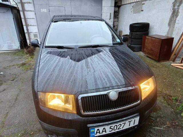 Черный Шкода Фабия, объемом двигателя 1.2 л и пробегом 315 тыс. км за 3300 $, фото 4 на Automoto.ua