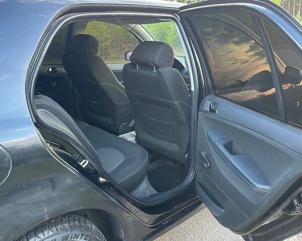 Черный Шкода Фабия, объемом двигателя 1.2 л и пробегом 260 тыс. км за 2600 $, фото 10 на Automoto.ua