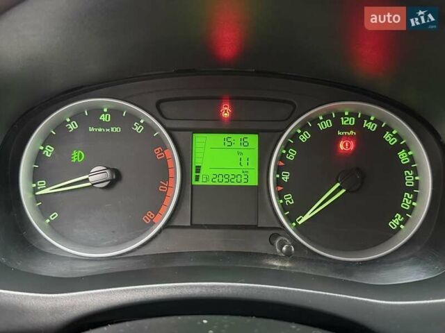 Черный Шкода Фабия, объемом двигателя 1.39 л и пробегом 209 тыс. км за 4800 $, фото 7 на Automoto.ua