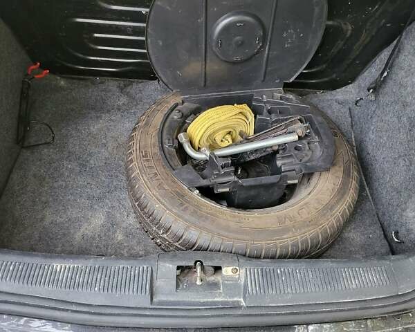 Черный Шкода Фабия, объемом двигателя 1.2 л и пробегом 341 тыс. км за 3000 $, фото 10 на Automoto.ua