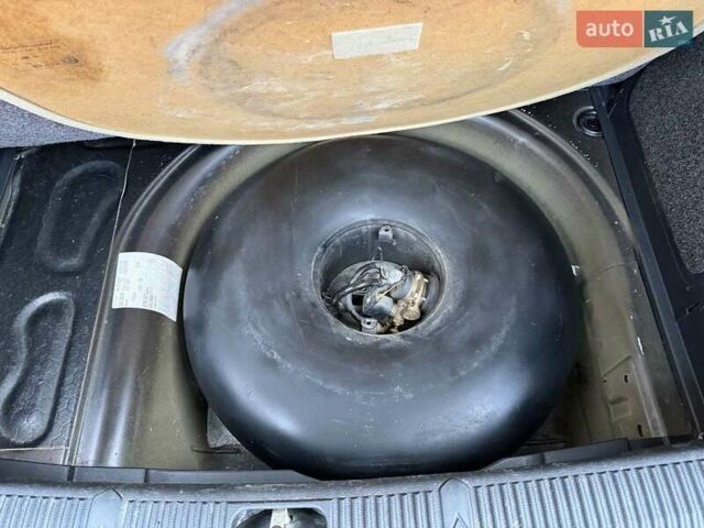 Черный Шкода Фабия, объемом двигателя 1.39 л и пробегом 209 тыс. км за 4800 $, фото 6 на Automoto.ua