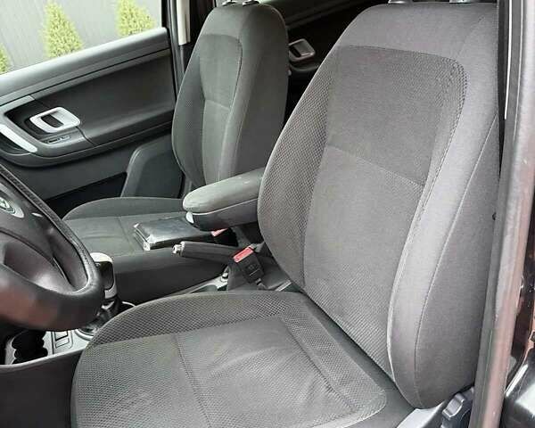 Черный Шкода Фабия, объемом двигателя 1.39 л и пробегом 209 тыс. км за 4800 $, фото 10 на Automoto.ua