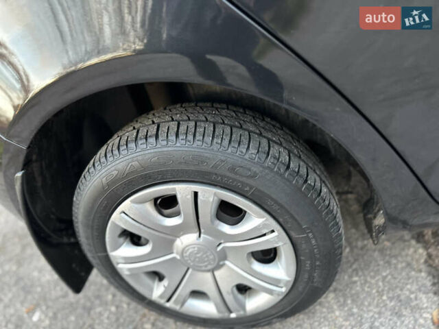 Черный Шкода Фабия, объемом двигателя 1.39 л и пробегом 153 тыс. км за 4250 $, фото 29 на Automoto.ua