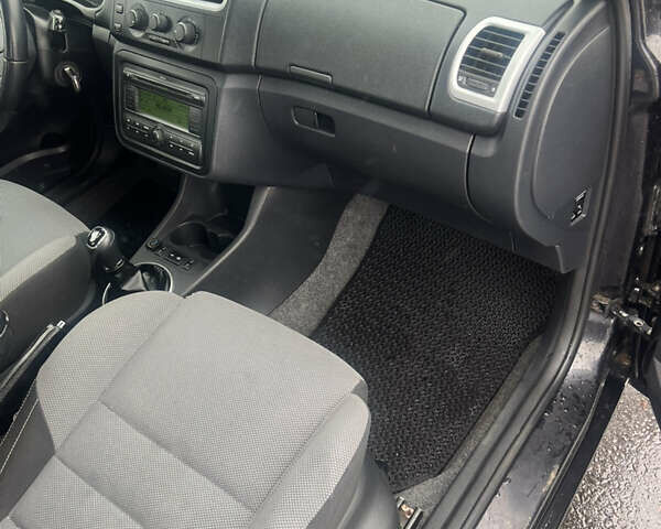 Черный Шкода Фабия, объемом двигателя 1.39 л и пробегом 171 тыс. км за 4700 $, фото 32 на Automoto.ua