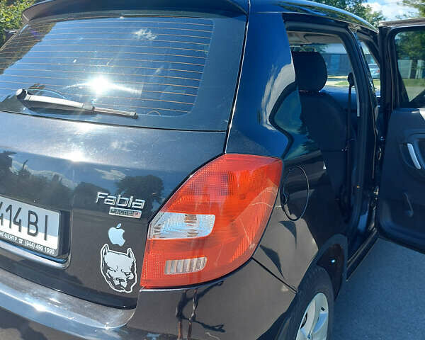 Черный Шкода Фабия, объемом двигателя 1.2 л и пробегом 198 тыс. км за 4600 $, фото 5 на Automoto.ua