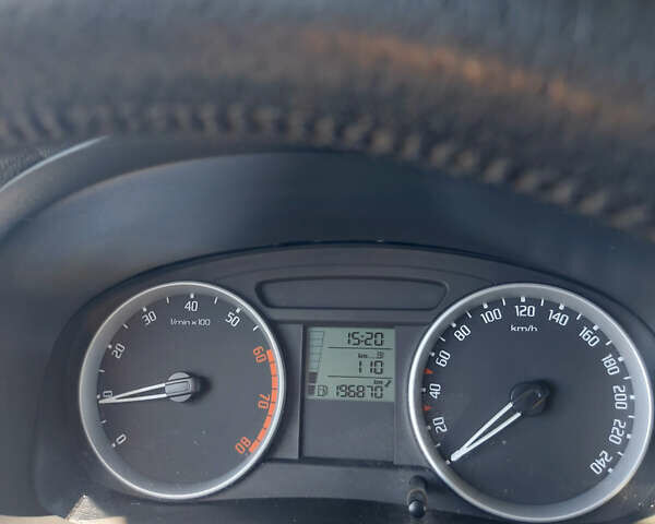 Черный Шкода Фабия, объемом двигателя 1.2 л и пробегом 198 тыс. км за 4600 $, фото 14 на Automoto.ua