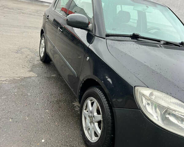 Черный Шкода Фабия, объемом двигателя 1.6 л и пробегом 310 тыс. км за 3900 $, фото 21 на Automoto.ua