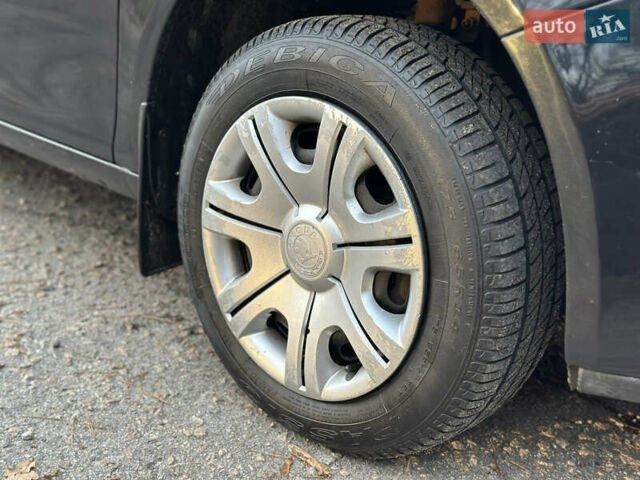 Черный Шкода Фабия, объемом двигателя 1.39 л и пробегом 153 тыс. км за 4250 $, фото 62 на Automoto.ua