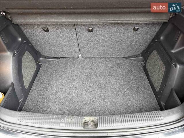 Черный Шкода Фабия, объемом двигателя 1.39 л и пробегом 209 тыс. км за 4800 $, фото 5 на Automoto.ua