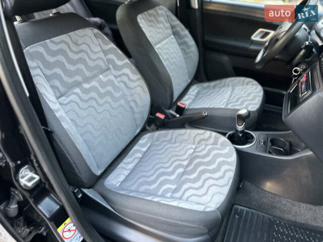 Черный Шкода Фабия, объемом двигателя 1.39 л и пробегом 153 тыс. км за 4250 $, фото 55 на Automoto.ua