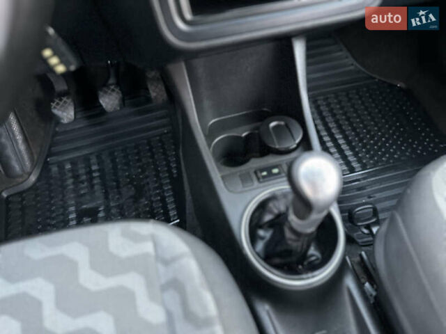 Черный Шкода Фабия, объемом двигателя 1.39 л и пробегом 153 тыс. км за 4250 $, фото 36 на Automoto.ua