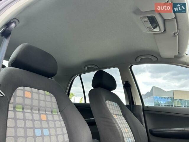 Черный Шкода Фабия, объемом двигателя 1.39 л и пробегом 150 тыс. км за 4800 $, фото 1 на Automoto.ua