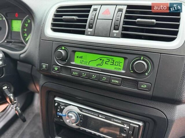 Черный Шкода Фабия, объемом двигателя 1.39 л и пробегом 209 тыс. км за 4800 $, фото 4 на Automoto.ua