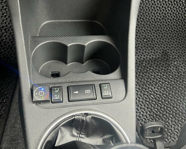 Черный Шкода Фабия, объемом двигателя 1.39 л и пробегом 171 тыс. км за 4700 $, фото 18 на Automoto.ua