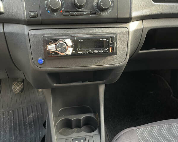 Черный Шкода Фабия, объемом двигателя 0 л и пробегом 121 тыс. км за 4100 $, фото 36 на Automoto.ua