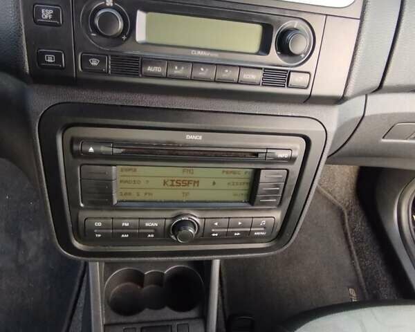 Черный Шкода Фабия, объемом двигателя 1.4 л и пробегом 212 тыс. км за 5600 $, фото 7 на Automoto.ua